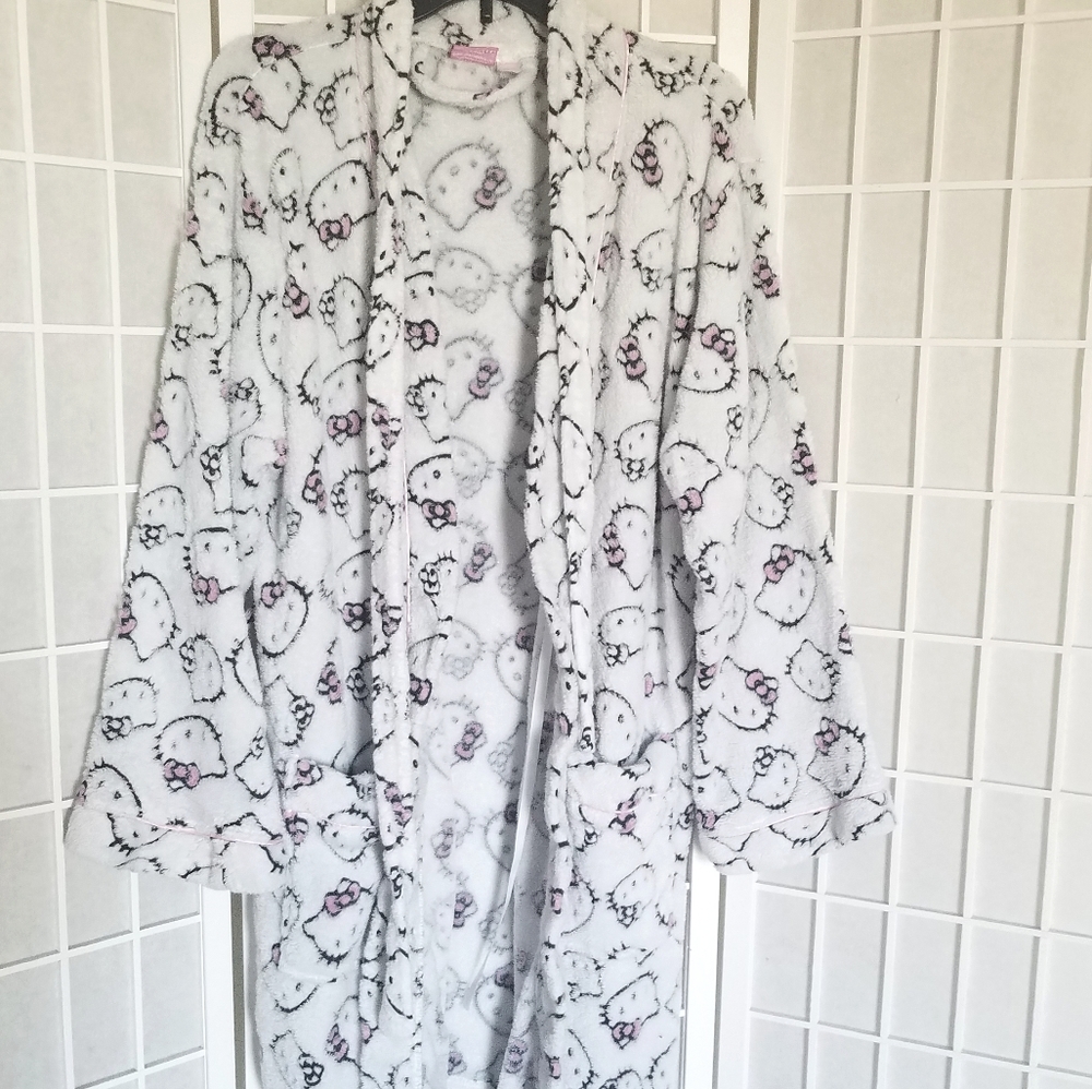 $18 Size XL Hello Kitty Robe